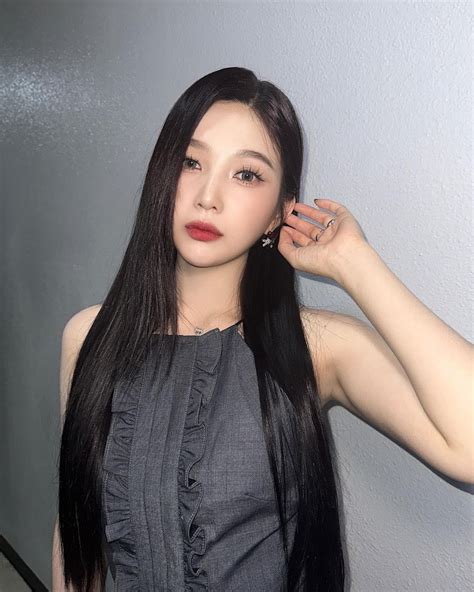 Red Velvet's Joy updates fans on her condition .